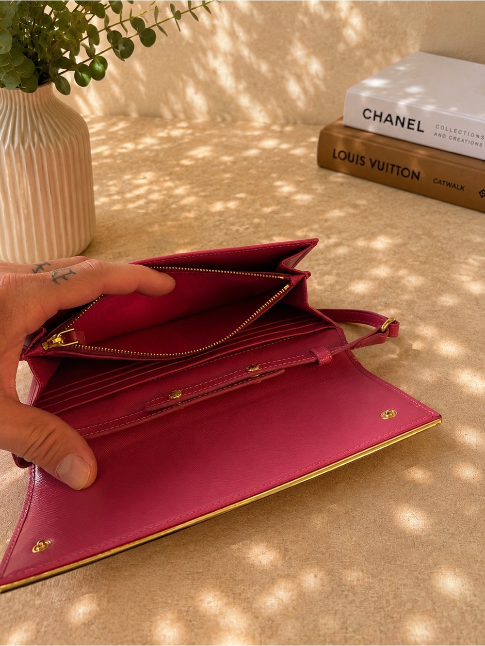 Pre-Loved Prada Fuchsia Saffiano Leather Crossbody Bag with Gold Trim - Picture 4 of 5